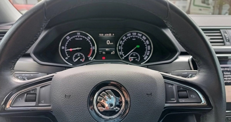 Skoda Superb cena 99900 przebieg: 121100, rok produkcji 2019 z Szczecin małe 596